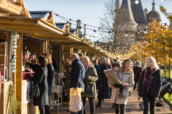 Christmas Fair 2017 People 3000 1875 Chris Lacey 1280X800 2323326783
